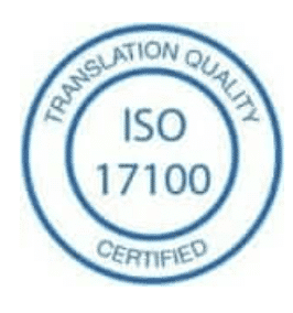 חותם עגול כחול ולבן הכולל את הטקסט TRANSLATION QUALITY CERTIFIED מקיף את המרכז, המציג בצורה בולטת את ISO 17100. מושלם להצגת שירותי תרגום מהשורה הראשונה.